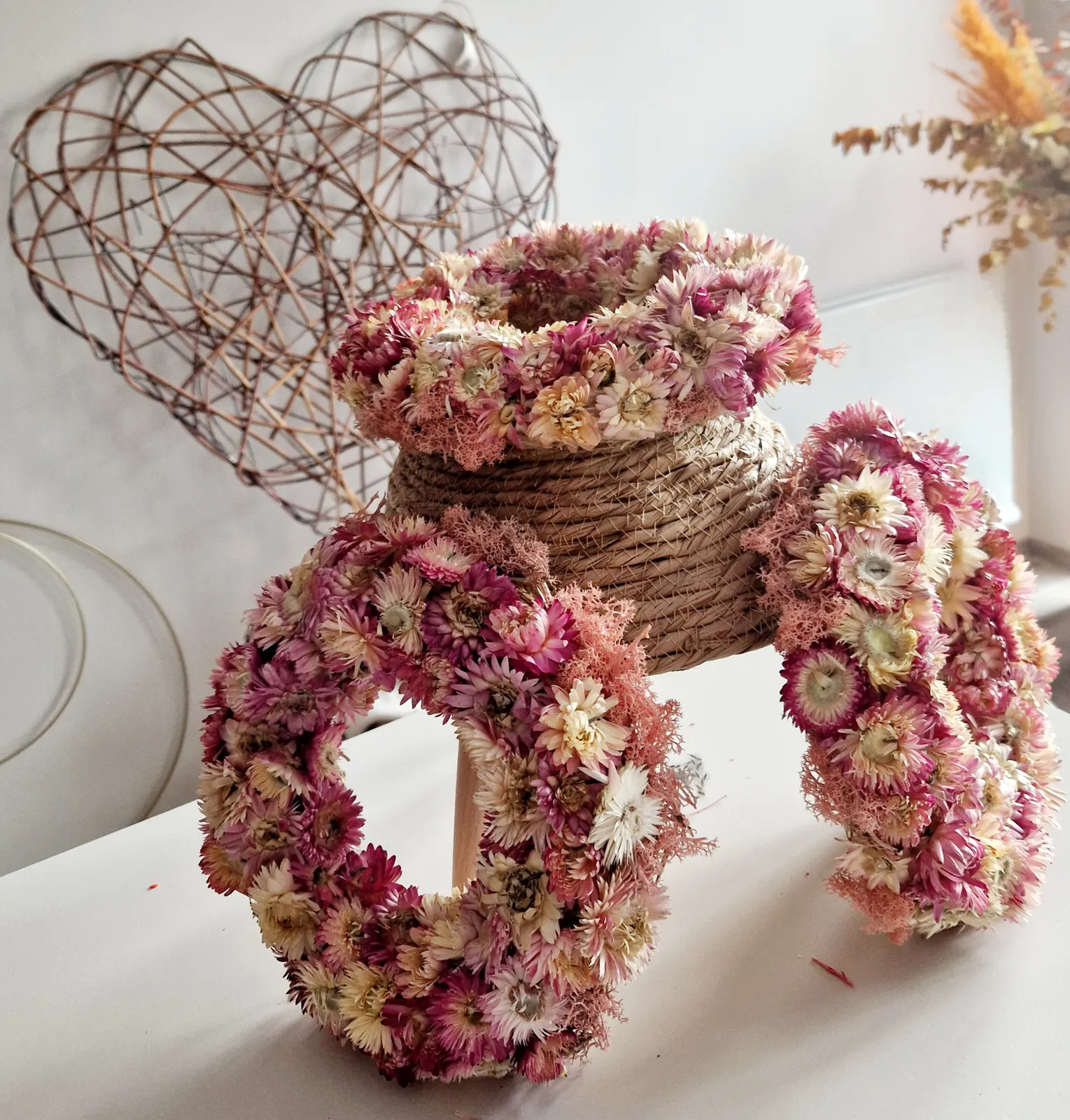 Vélo fleuri en fleurs séchées