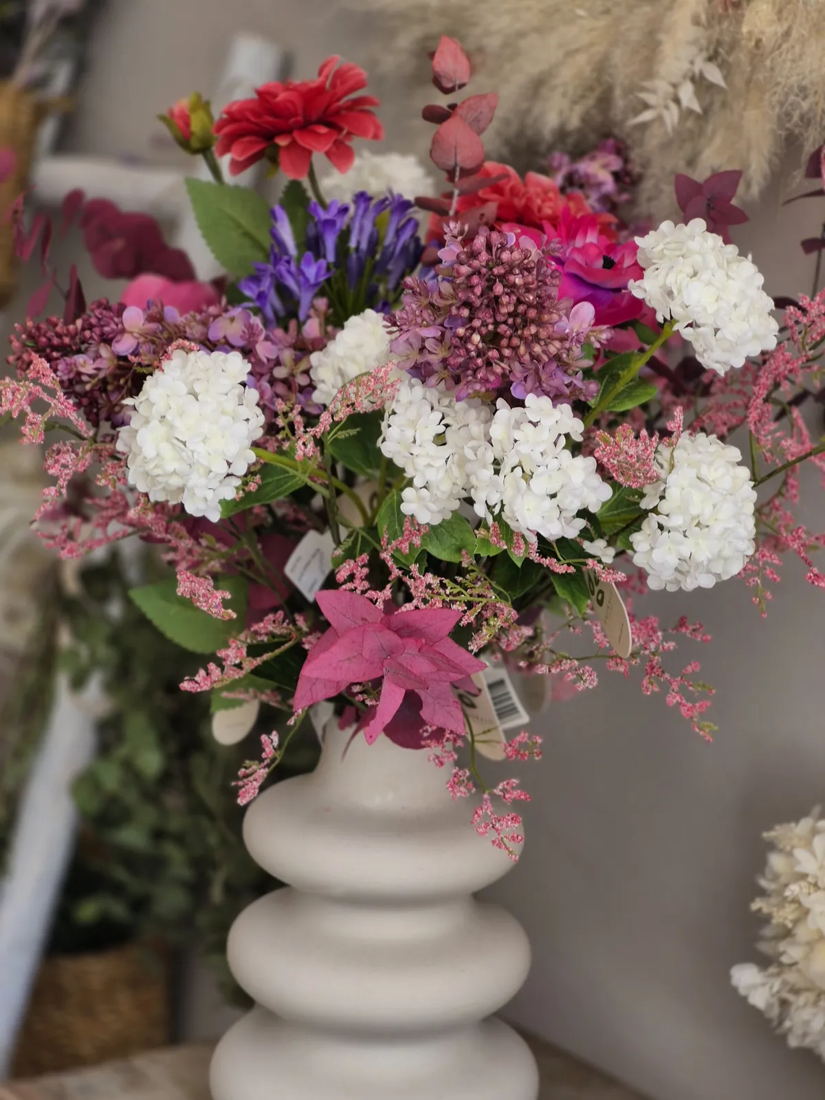 Composition romantique de fleurs séchées sur pied